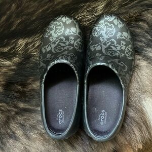 Crocs Womens Neria Pro II Roses Graphic Clog Slip On Shoes Nursing Size 10 EUC